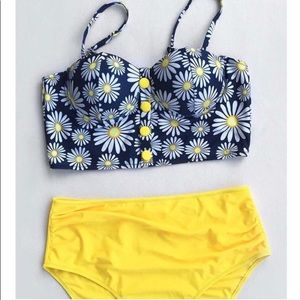 Cupshe flower play daisy swimsuit size small